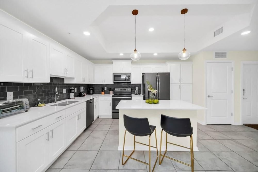 3131 PD - Luxury 3-bed Condo in Storey Lake Resort