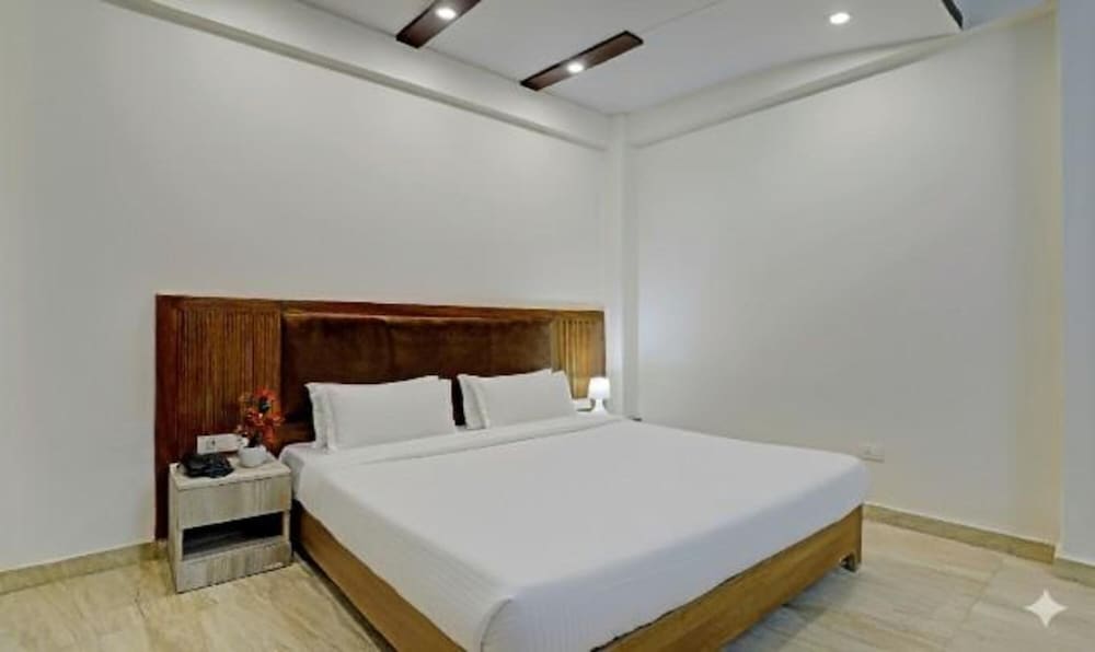 Fabhotel Royale 19