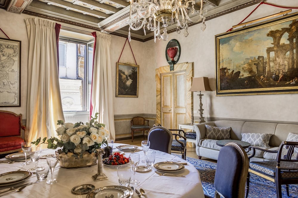 A Prince in Rome Elegant Navona Terrace Apartment