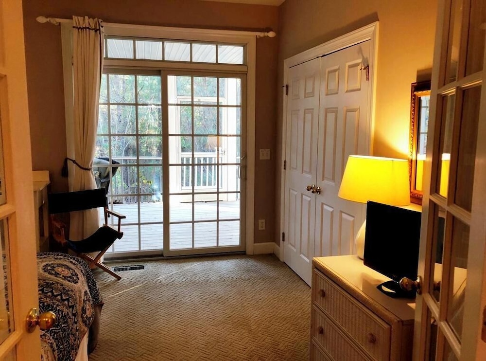 Cardinal Lane 15