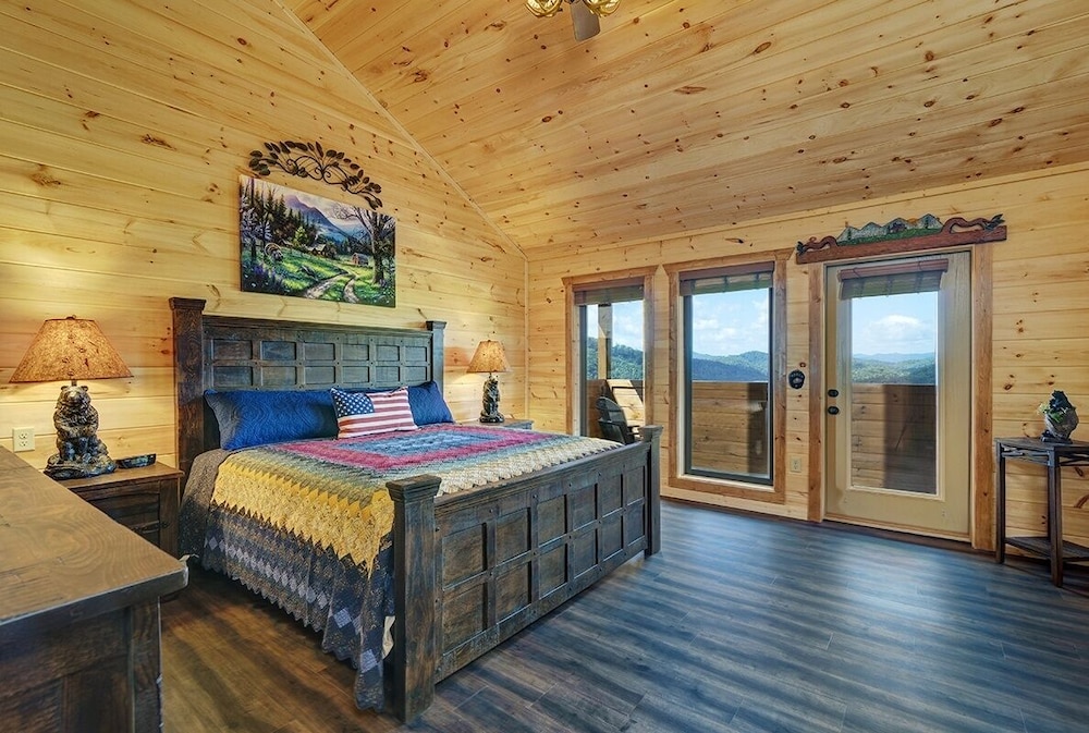 Bearadise - 5 Bedrooms, 5 Baths, Sleeps 20 5 Cabin by RedAwning view 2