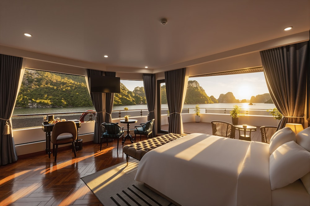 Aqua Luxury Cruise
