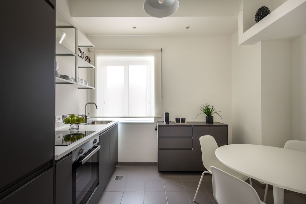 Ruggero City View Apartment by Wonderful Italy