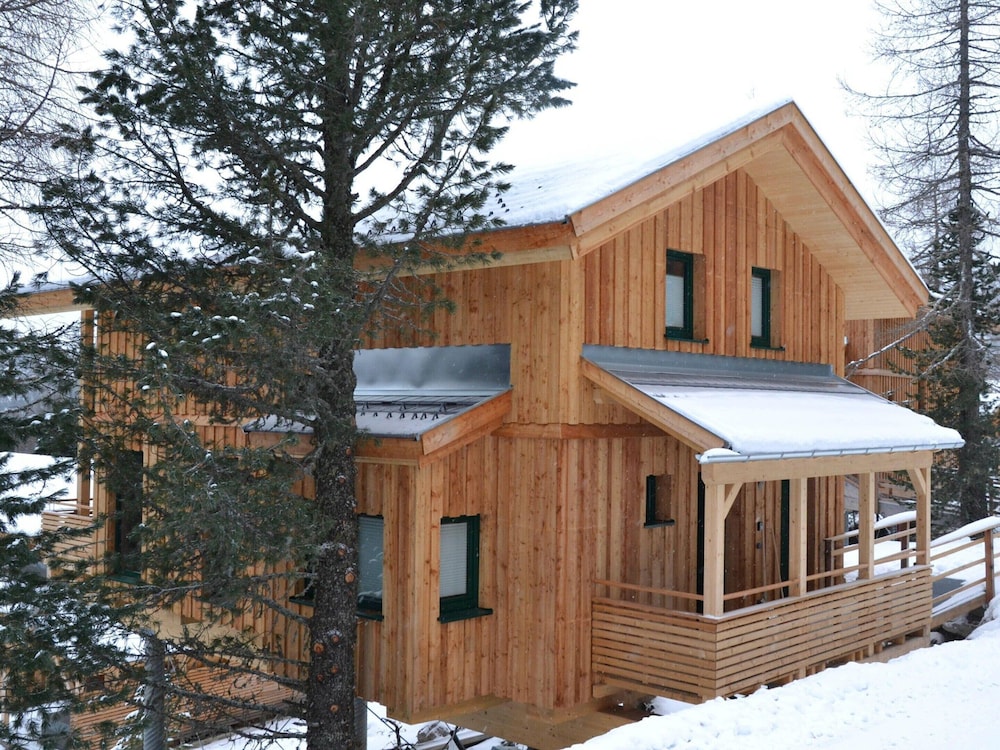 Luxurious Chalet With Outdoor Whirlpool