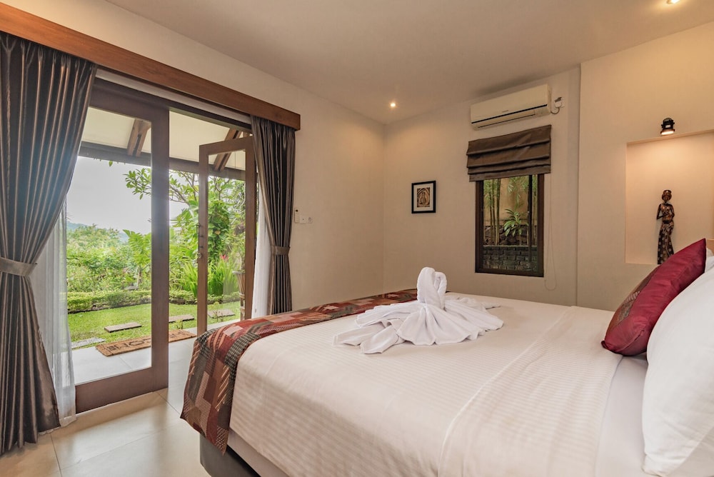 Alamanda Lovina Resort