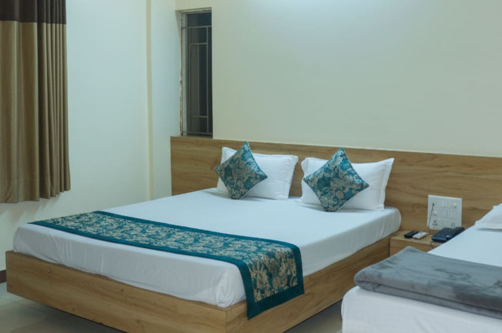 Hotel Radhika