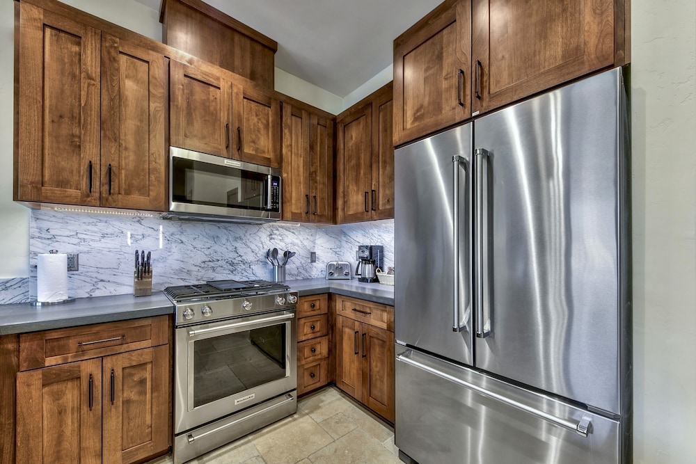 Lake Tahoe Vacations - Luxury Two Bedroom Residence steps from Heavenly Village Book 7 Nights for 10 Off by RedAwning - Property Image 20