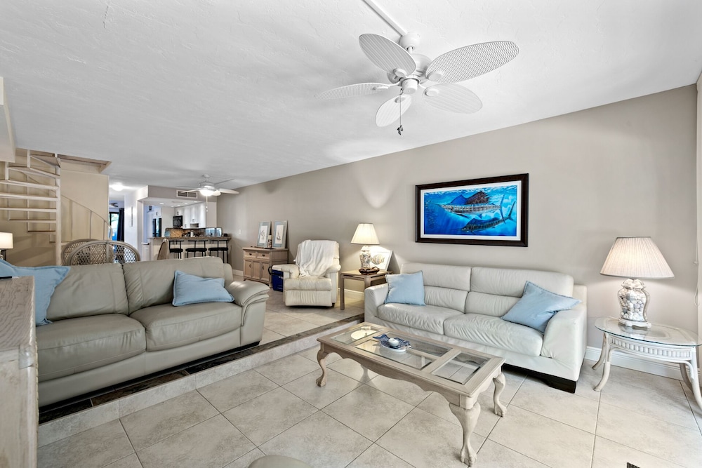 Executive Bay Club