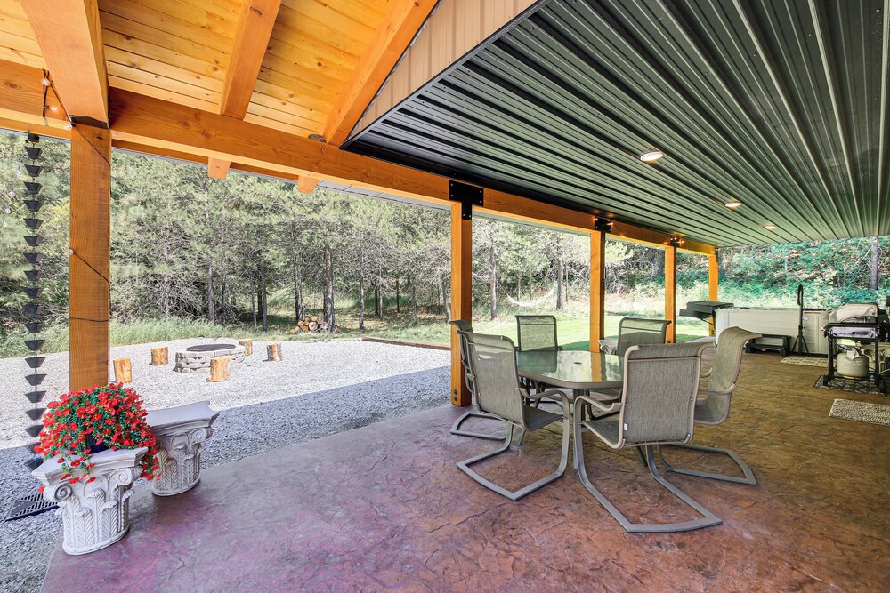 Relax, Reconnect & Explore: Modern Idaho House!