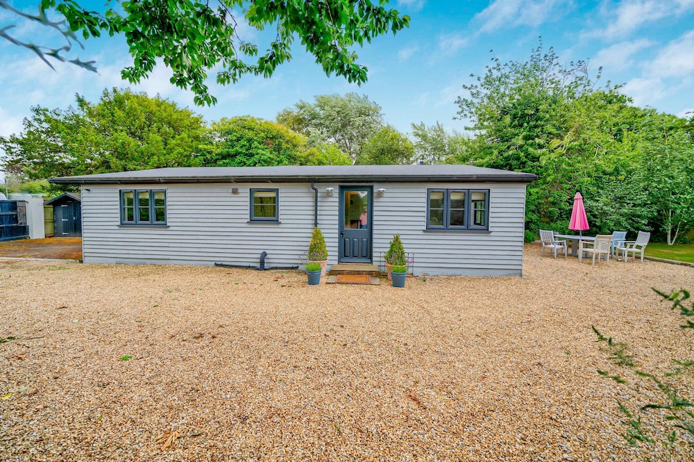 Sidlesham Hideaway Logburner Garden