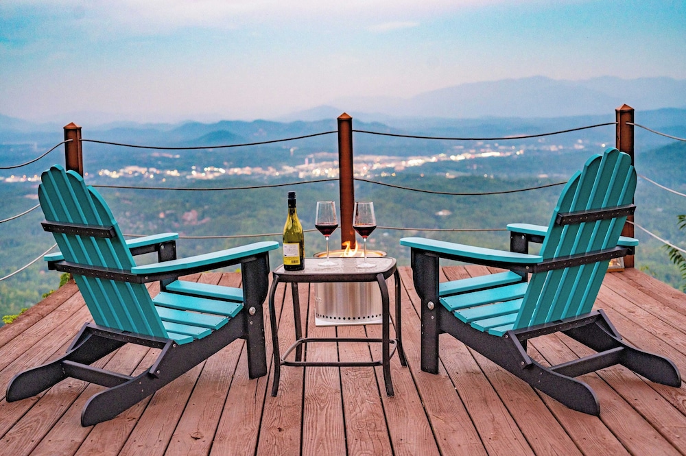 Panorama by Avantstay Unparalleled Views, Deck w/ Hottub, Game Room Pool Table