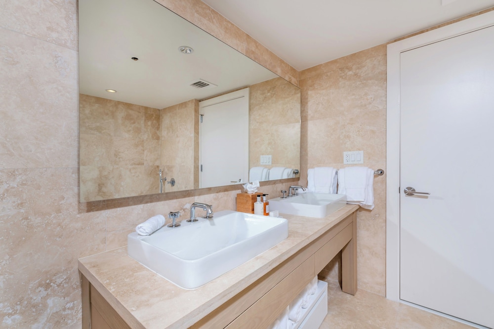 Luxury Vacation Rentals at 1 Hotel & Homes by LRMB