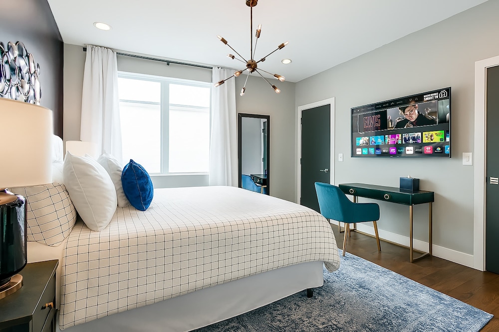 Elvis-themed 13 Beds Rooftop City Views