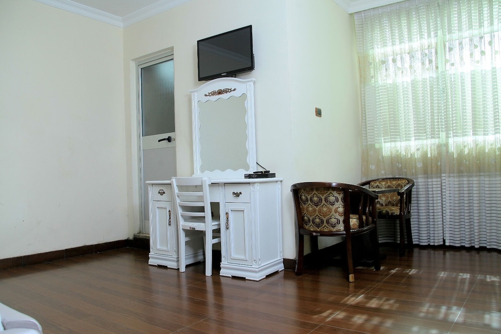 Bnow Hotel