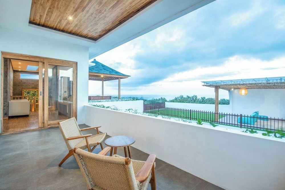 Luxurious 6 BR With Sea View, 5 Mins to Savaya