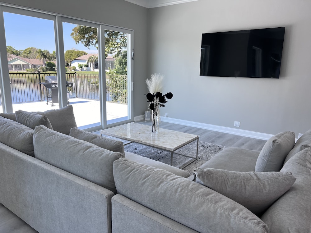 Fall In Naples - Game Room Pvt Pool Hot Tub Impeccable Decor 3 Bedroom Home