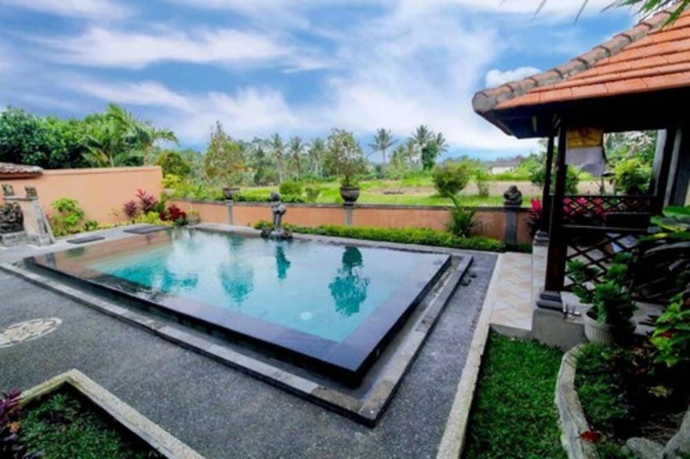 Sari Bamboo Bungalows