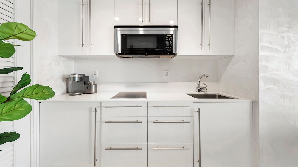 Luxury Vacation Rentals in South Beach by LRMB