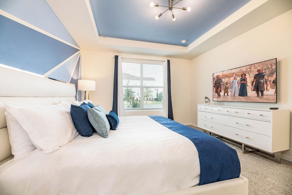 Spacious 9-bedroom Orlando vacation home