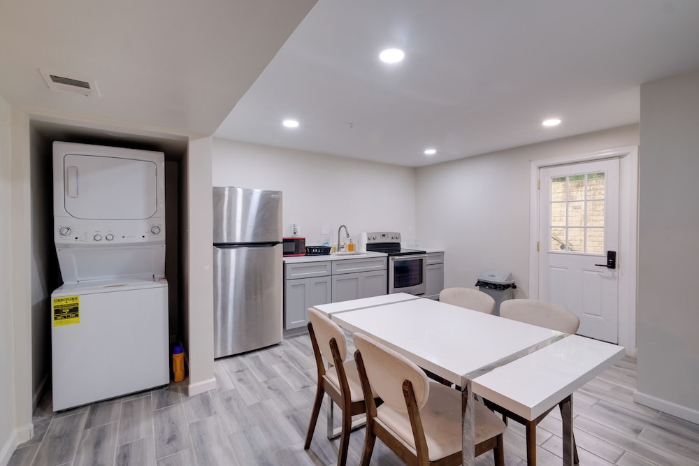 2 Mi to Umd: Apt w/ Free Parking in Silver Spring!