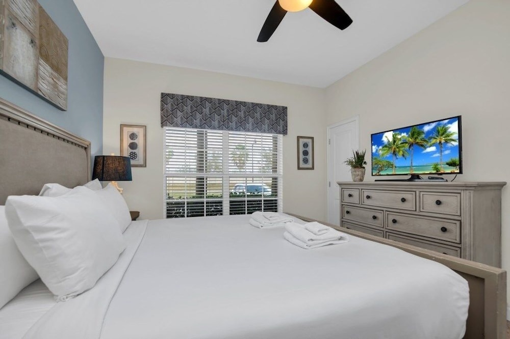 4804crusoe 4 Bedroom Townhouse view 5