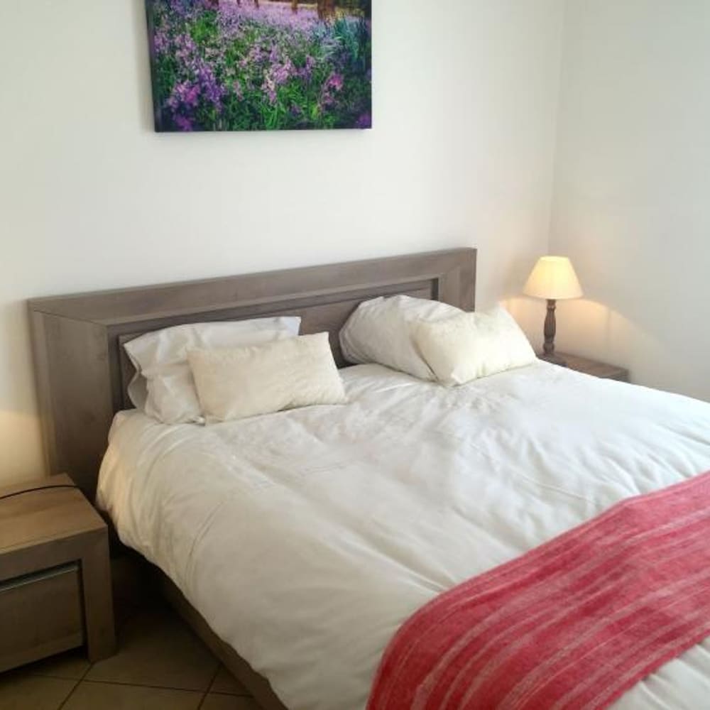 Pleasant 2 Bed Apartment in the Calm Palm Beach Area of Cannes With Beaches Nearby on all Sides - 1525
