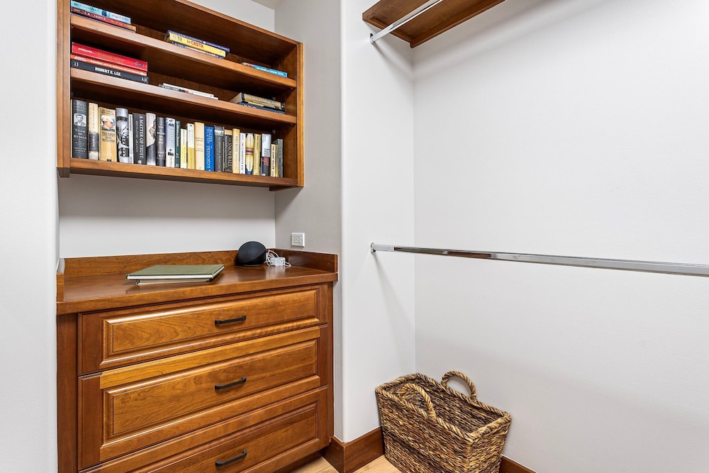 Close to Beaches & Restaurants - Spacious Townhome - Concierge Incl- Vrkcv