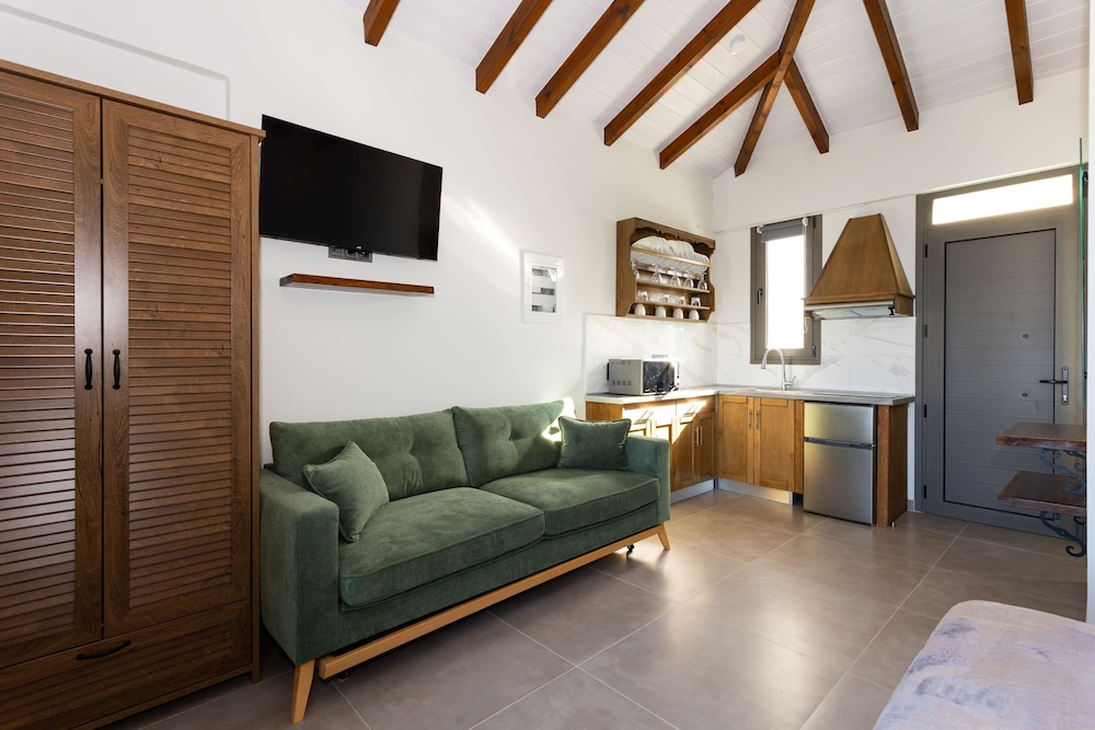 Eneos Boutique Residence - Koroni Garden Jewel