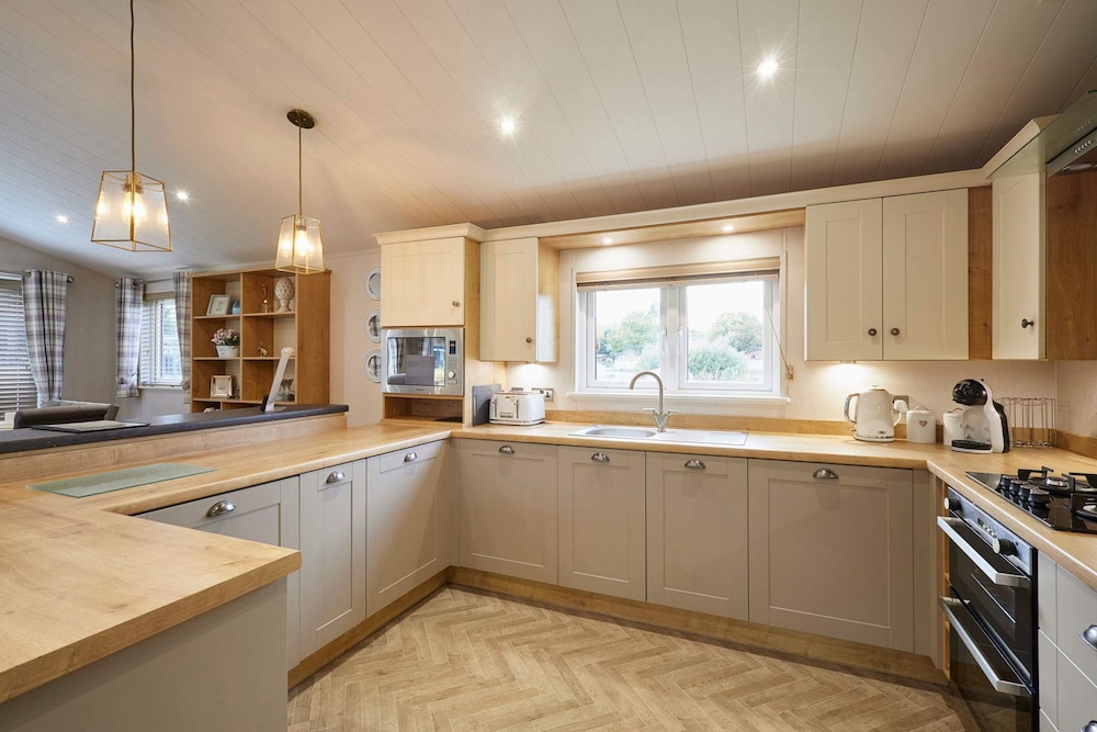 Host Stay Kinship Lodge