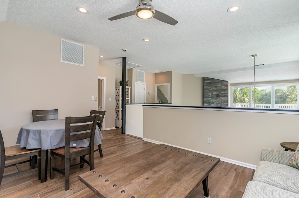 Gorgeous and spacious 4 bedroom villa - 8D Windermere by the Sea 4 Villa view 4