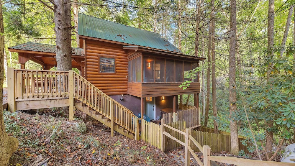Lakeside Cabin w/ Hot Tub, Fireplace Near Dollywood & Trails Smoky Shores Retreat by Avantstay