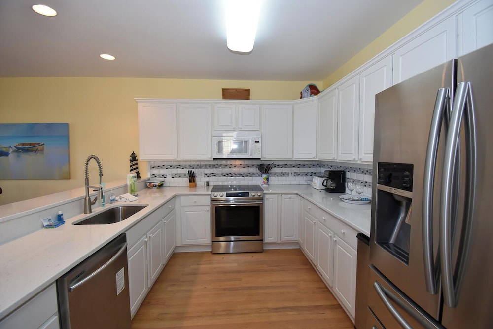 Spacious 4-bed, 4-bath Home in the Heart of Fripp Island