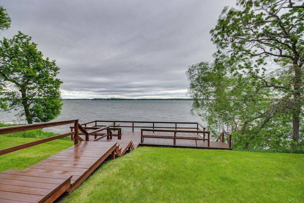 Lakefront Pelican Rapids Cabin w/ Boat Dock!