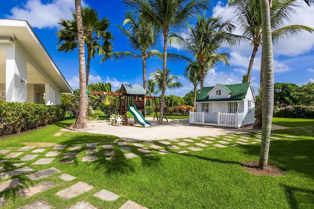 Villa Desiree 5BR Cocotal Luxury Villa Pool Maid