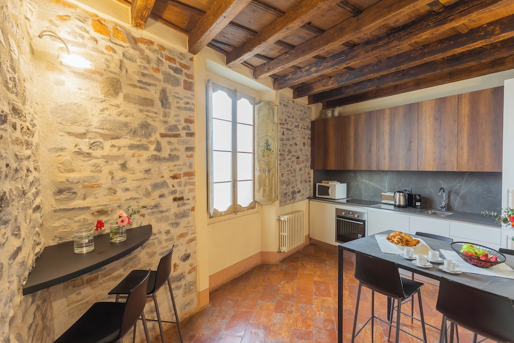 Antiche Mura by Rent all Como