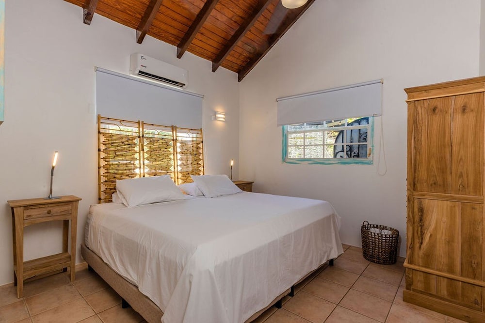 Poolside Apt Ibiza Poolside Apt -2 bd 2 Bath-kitchen-modern Hotel