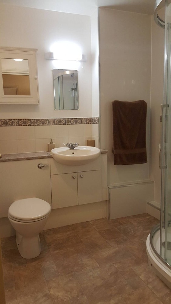 Peaceful 2 Bedroom Home with Parking