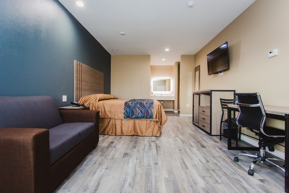 Budget Host Inn and Suites view 3