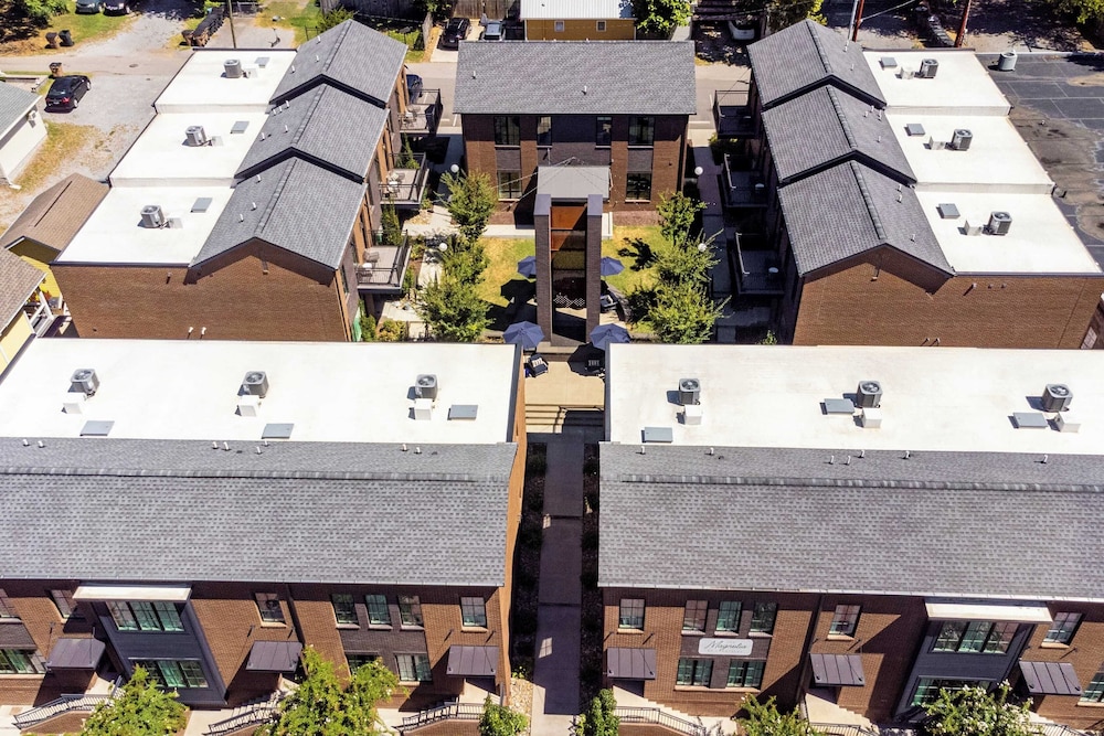 The Magnolia 2 by Avantstay Germantown Balcony