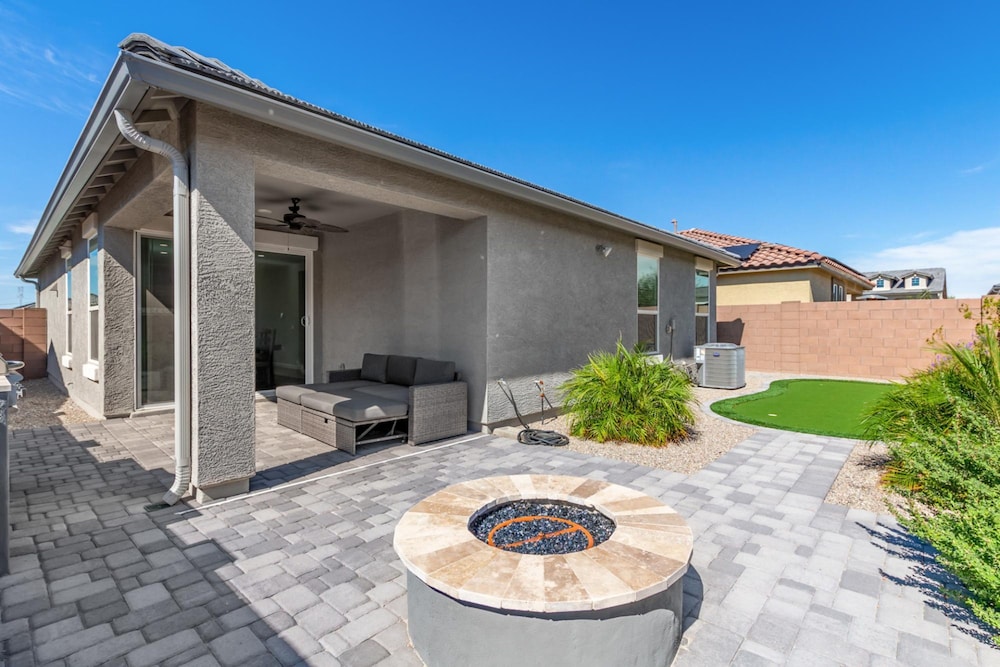 Charming Home in the Desert view 3