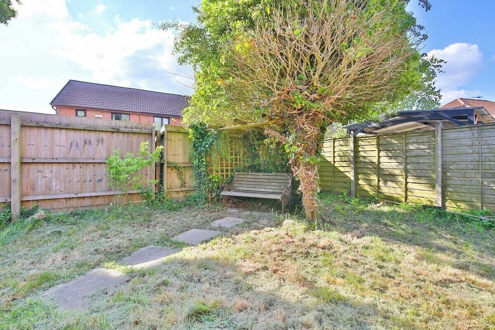 Homely 5 Bed House - 15 Mins to Cardiff City