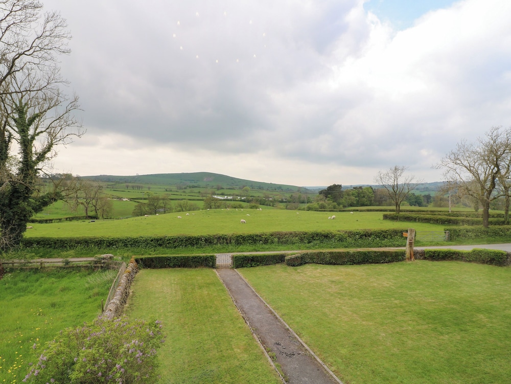Upper Hurst Farmhouse