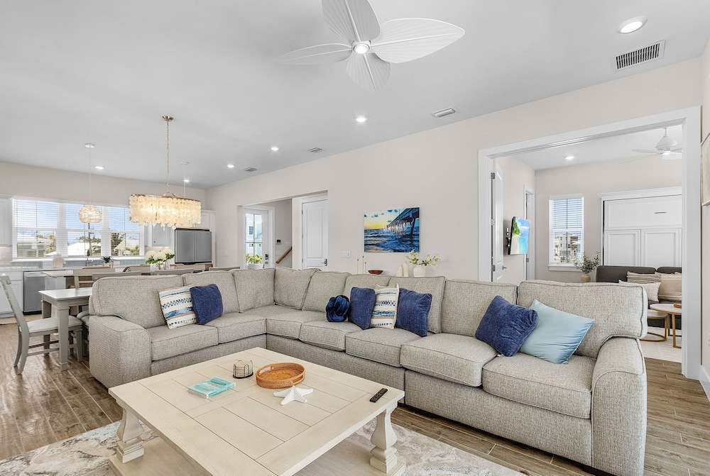 209 Seabreeze Escape: NEW Spacious 5-Bedroom Pool Home 5 Home