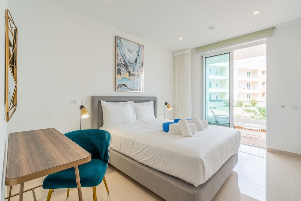 Lagos Marina View 4 With Pool by Homing
