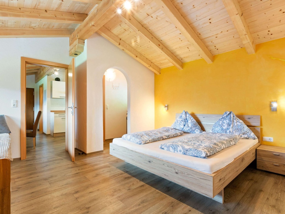 Sunlit Apartment Near Ski Area in Hollersbach im Pinzgau view 2