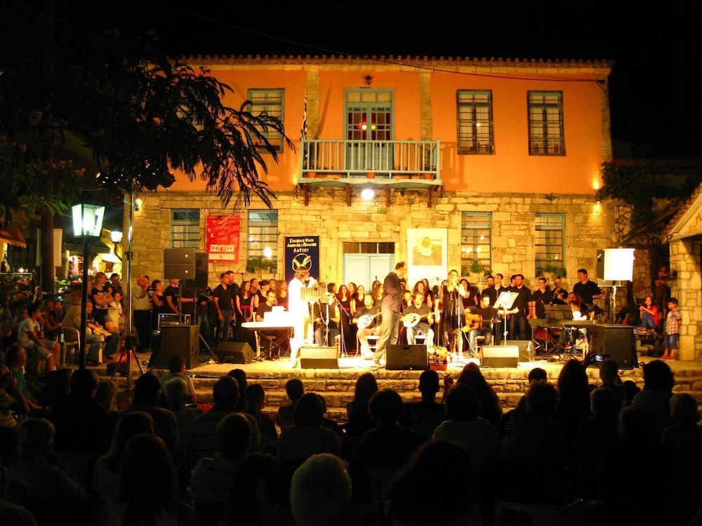 Nikos Apartments