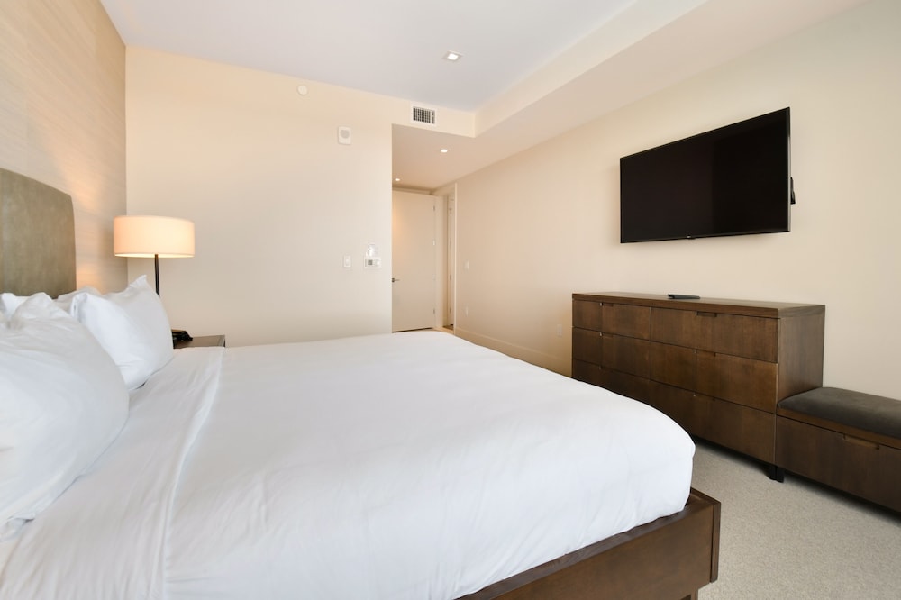 Mountain-Modern 2 Bedroom Ski in/Ski out Residence by RedAwning - Save 20% on 7+ Nights! view 2