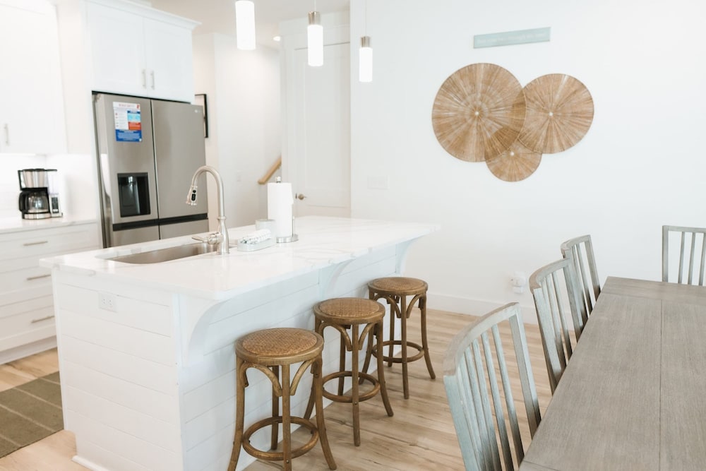 Enclave at Lyndell Lane by Avantstay Private Pool