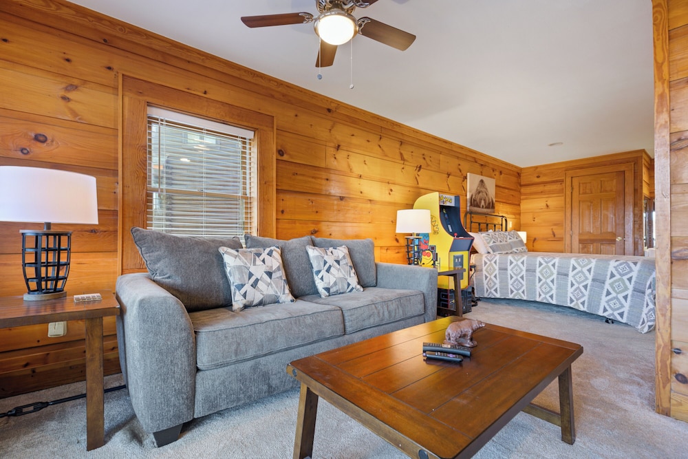 Suite at Dollywood Lane