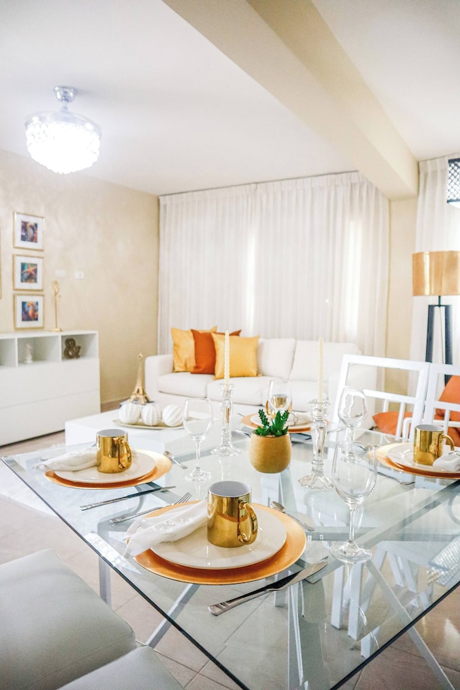 Family apt Centric Near Historic Center Boardwalk